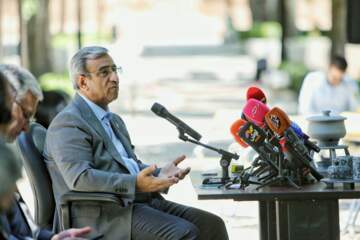 نشست خبری استاندار خراسان رضوی با خبرنگاران هیات دولت در آرامگاه فردوسی