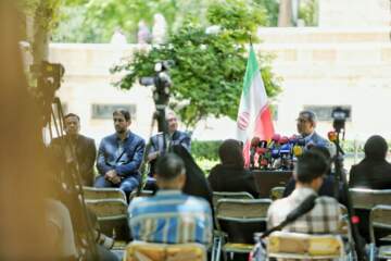 نشست خبری استاندار خراسان رضوی با خبرنگاران هیات دولت در آرامگاه فردوسی