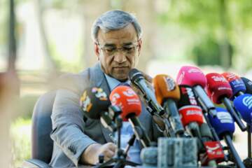 نشست خبری استاندار خراسان رضوی با خبرنگاران هیات دولت در آرامگاه فردوسی