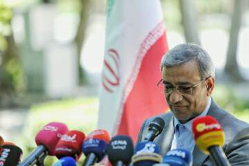 نشست خبری استاندار خراسان رضوی با خبرنگاران هیات دولت در آرامگاه فردوسی