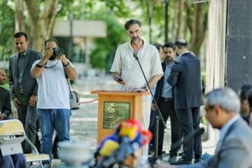 نشست خبری استاندار خراسان رضوی با خبرنگاران هیات دولت در آرامگاه فردوسی