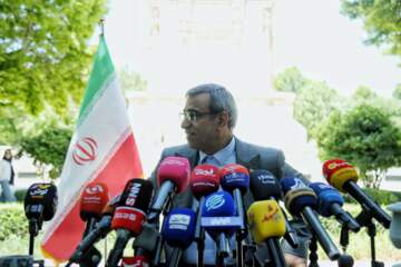 نشست خبری استاندار خراسان رضوی با خبرنگاران هیات دولت در آرامگاه فردوسی