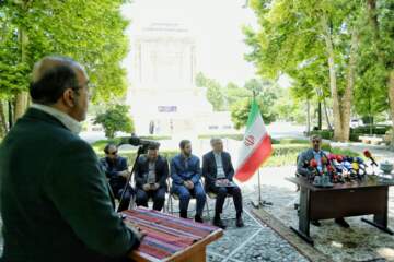 نشست خبری استاندار خراسان رضوی با خبرنگاران هیات دولت در آرامگاه فردوسی