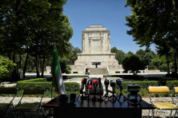 نشست خبری استاندار خراسان رضوی با خبرنگاران هیات دولت در آرامگاه فردوسی