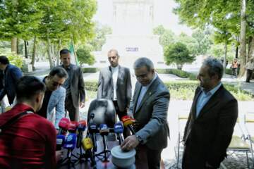 نشست خبری استاندار خراسان رضوی با خبرنگاران هیات دولت در آرامگاه فردوسی