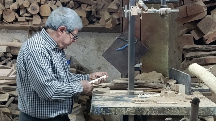 خراطی، مشق عشق روی تنه درختان
