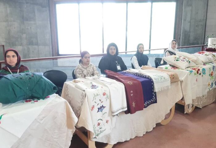 نمایشگاه تخصصی رودوزیهای سنتی در گنبدکاووس برپا شد