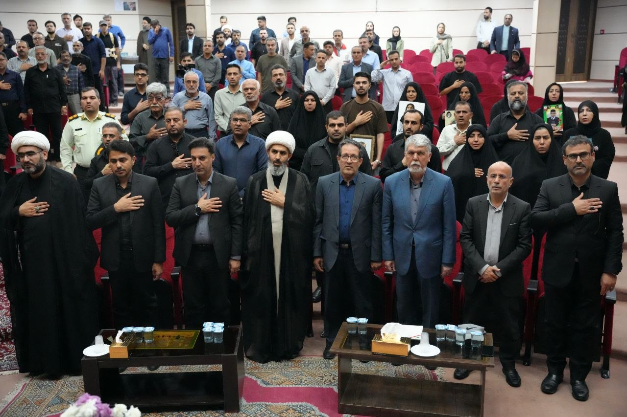 صالحی با خانواده شهدای جنگ تحمیلی سوم و اهالی فرهنگ و رسانه لامرد دیدار کرد