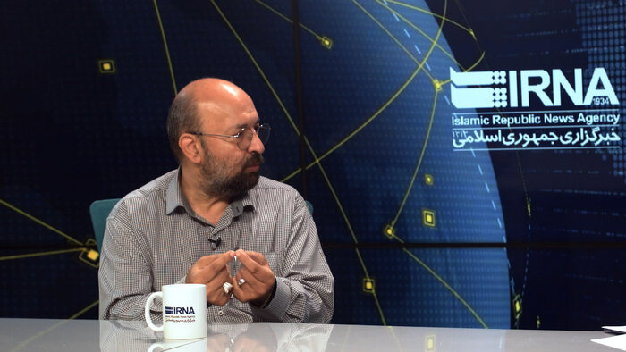 جواد امام: تندروها آینده خود را در خطر میبینند/ ماندگاری و منافع آنها در وجود بحران است