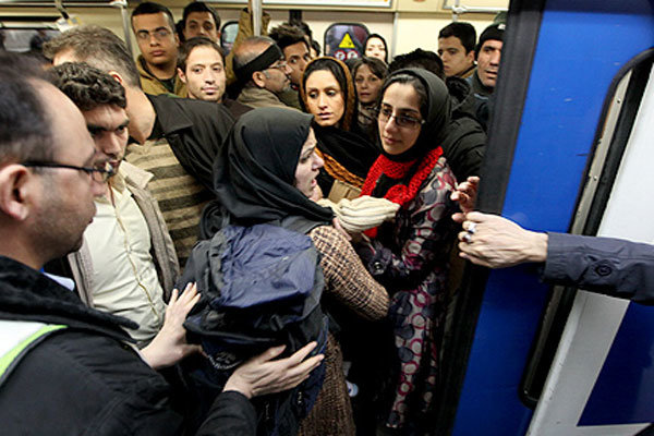 تهران جا ندارد؛ مدیران هم یک روز در صف اتوبوس بایستند
