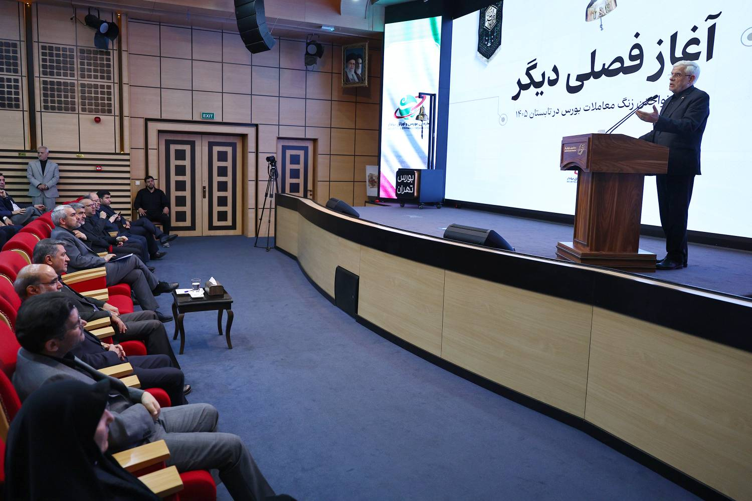 عارف:  برنامه دولت حمایت از بازار سرمایه است