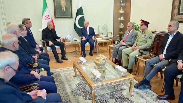دیدار و گفت‌وگوی رئیس‌جمهور با نخست وزیر پاکستان +فیلم