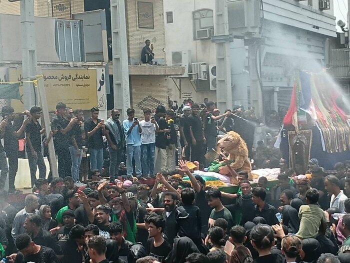 همنوایی ۴۶۰ هنرمند دربازآفرینی ظهر عاشورای میناب؛از علمگردانی تا شبیهسازی خیمهها +فیلم