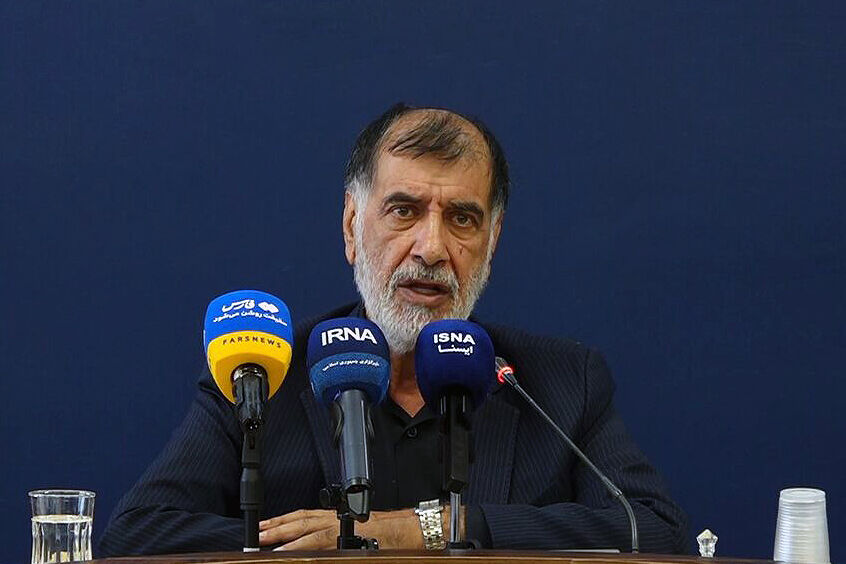 باهنر: تریبونداران حواسشان باشد آب به آسیاب دشمن نریزند باهنر: تریبونداران حواسشان باشد آب به آسیاب دشمن نریزند