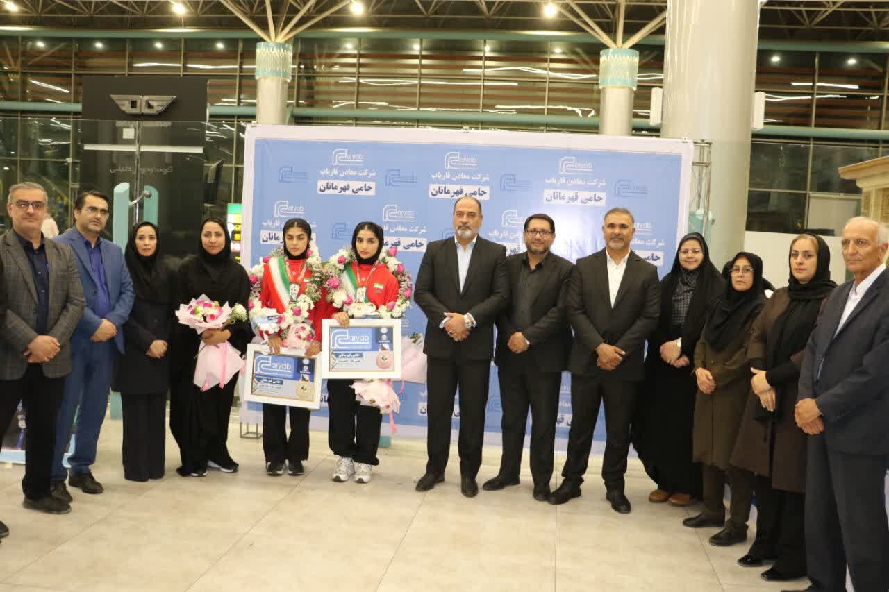 استقبال از افتخارآفرینان؛ دختران کاراتهکای کرمانی پس از فتح آسیا به خانه بازگشتند