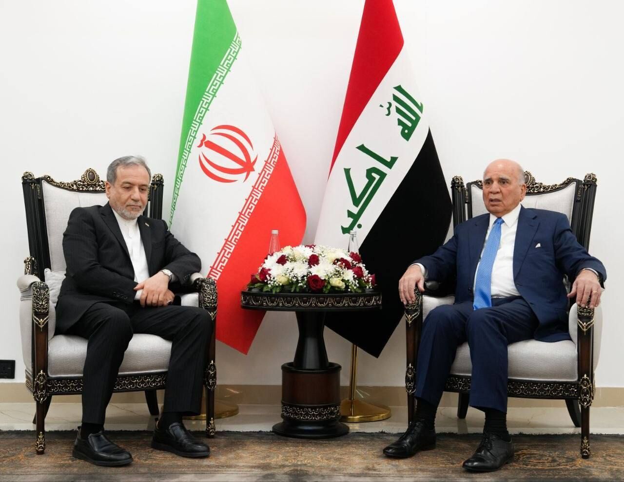 عراقجي يجري مباحثات مع نظيره العراقي في بغداد
