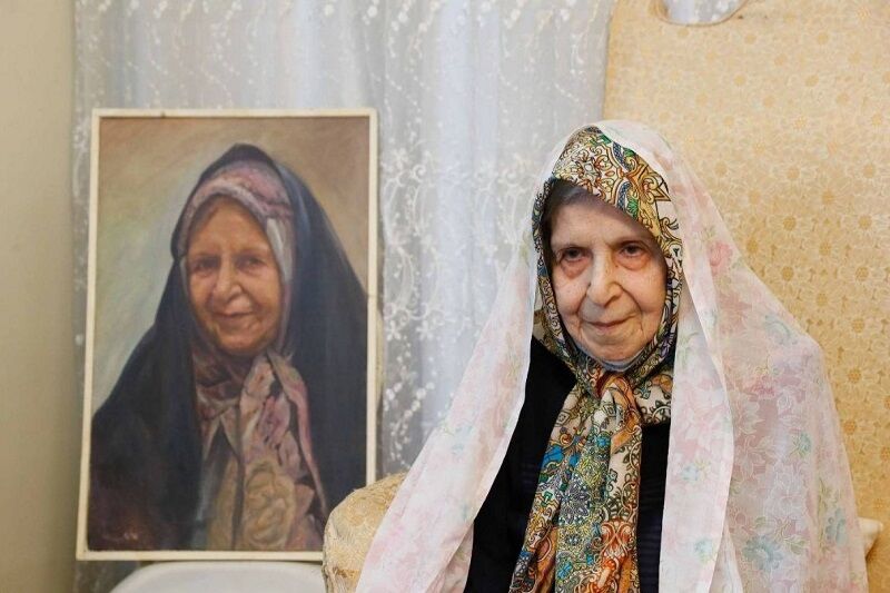 Condolences for passing of poet Vahidi; she connected poetry with Islamic Revolution ideals