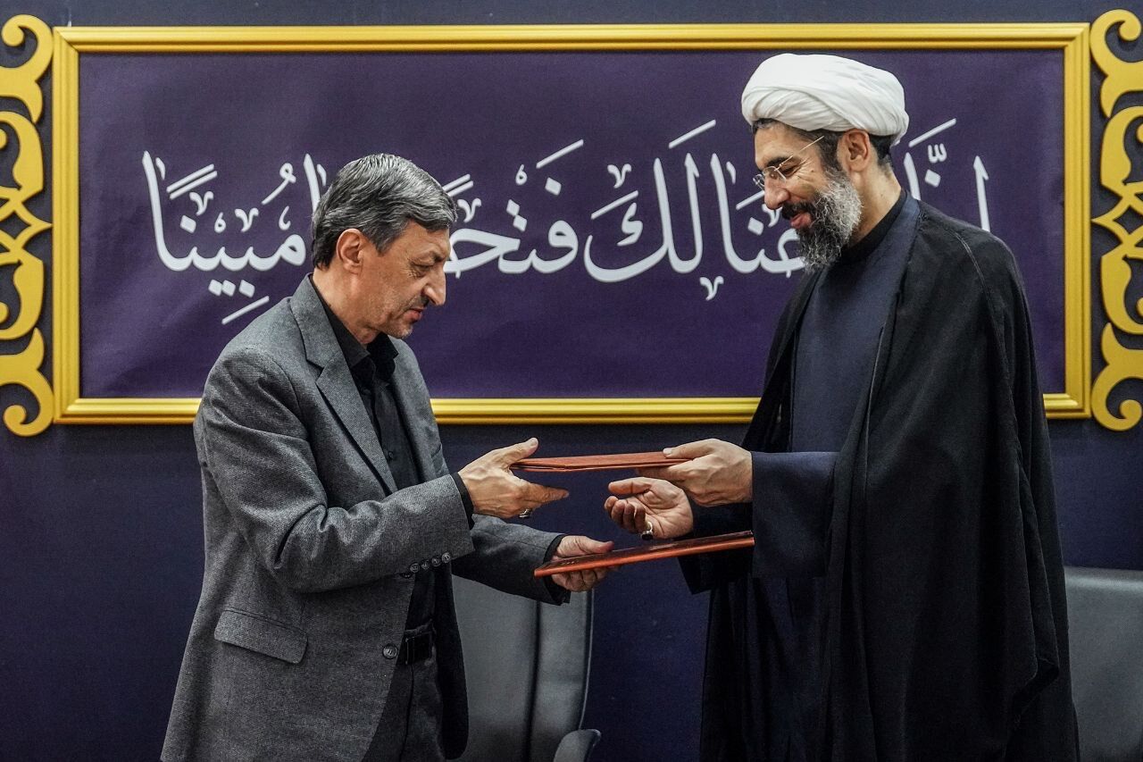 تفاهمنامه همکاری ستاد اجرایی فرمان امام و نهادرهبری در دانشگاه ها با هدف حمایت از خانواده
