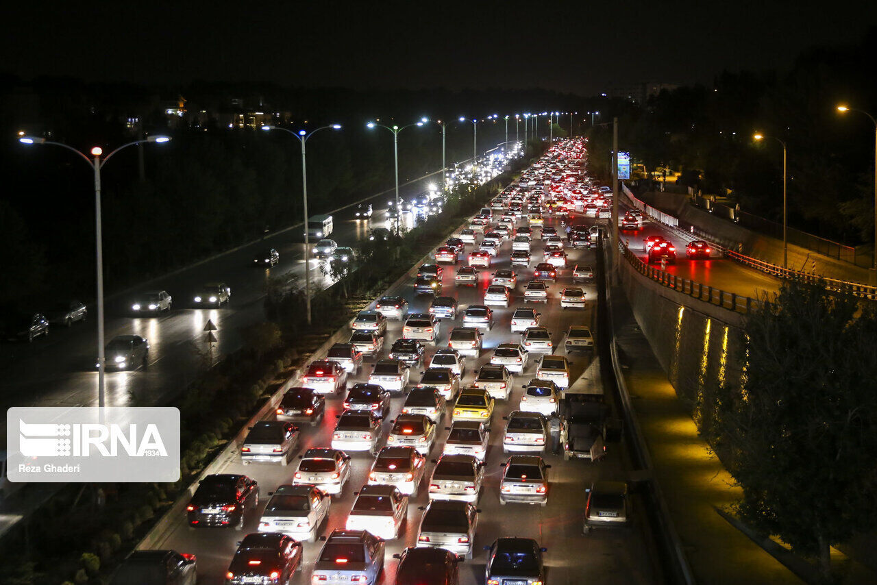ترافیک خودرویی در جادههای کندوان و هراز سنگین است