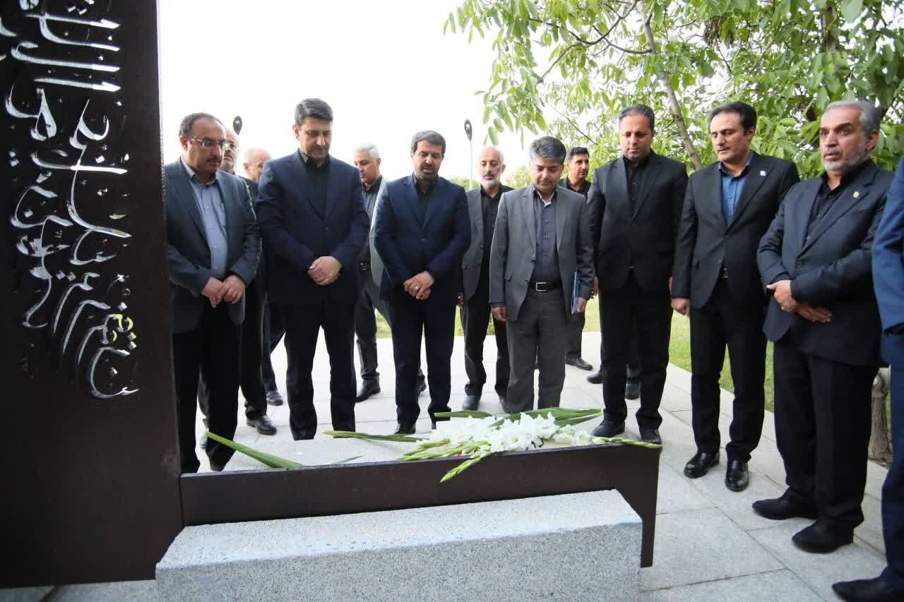Minister of Communications pays tribute to the lofty status of Hamedan's martyrs