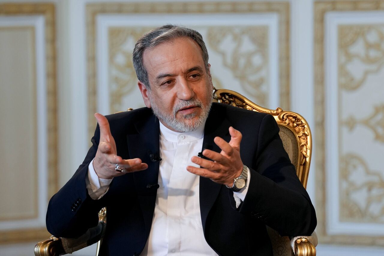 عراقچی: مسیر جدید تنگه هرمز در مذاکرات نیروهای نظامی و دریایی ایران و عمان تعیین شدهاست - ایرنا