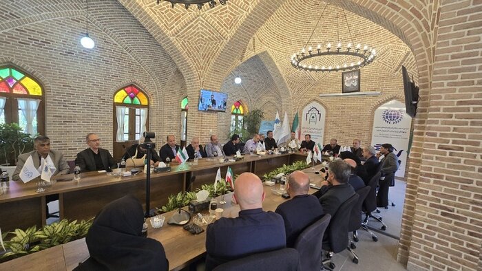 بازتعریف گردشگری تبریز با رویکرد فرابخشی و مردممحور