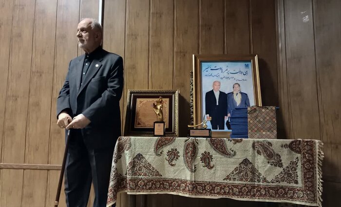 برگزیده جایزه علمی افضلیپور کرمان: سالها طول میکشد تا قدر و منزلت رهبر شهید شناخته شود