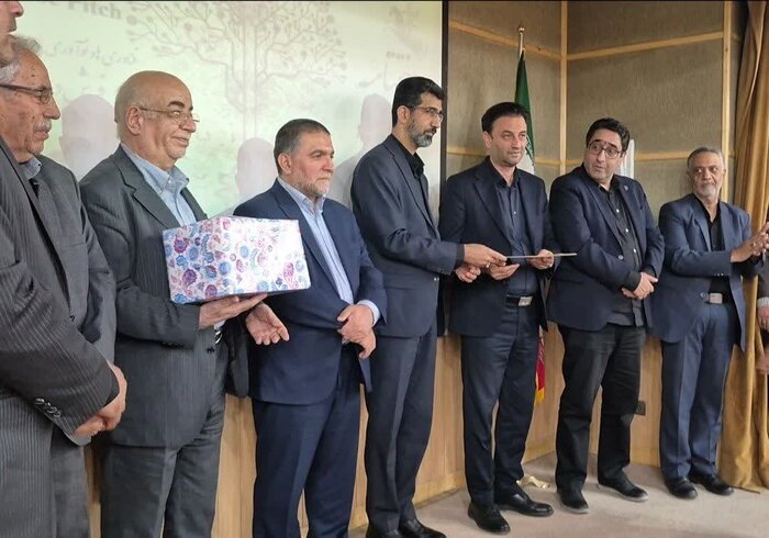 همایش فرش دستباف قم با هدف ارائه ایدههای خلاقانه برگزار شد