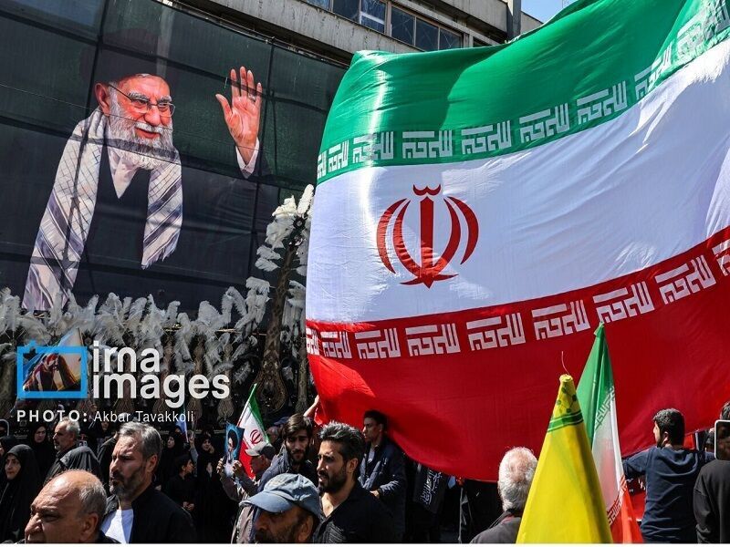 محافظ طهران: مئات الصحفيين الأجانب يغطون مراسم تشييع الجثمان الطاهر للقائد الشهید للثورة الإسلامية محافظ طهران: مئات الصحفيين الأجانب يغطون مراسم تشييع الجثمان الطاهر للقائد الشهید للثورة الإسلامية