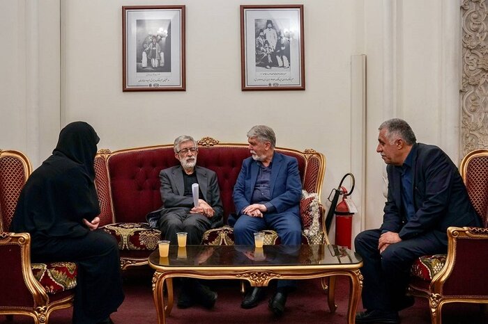 مردم ایران در برابر دشمن خارجی فارغ از تفاوتها در کنار یکدیگر میایستند
