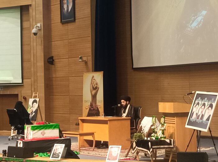 همایش بانوان مشهدی کنشگر آیین وداع رهبری در این شهر برگزار شد
