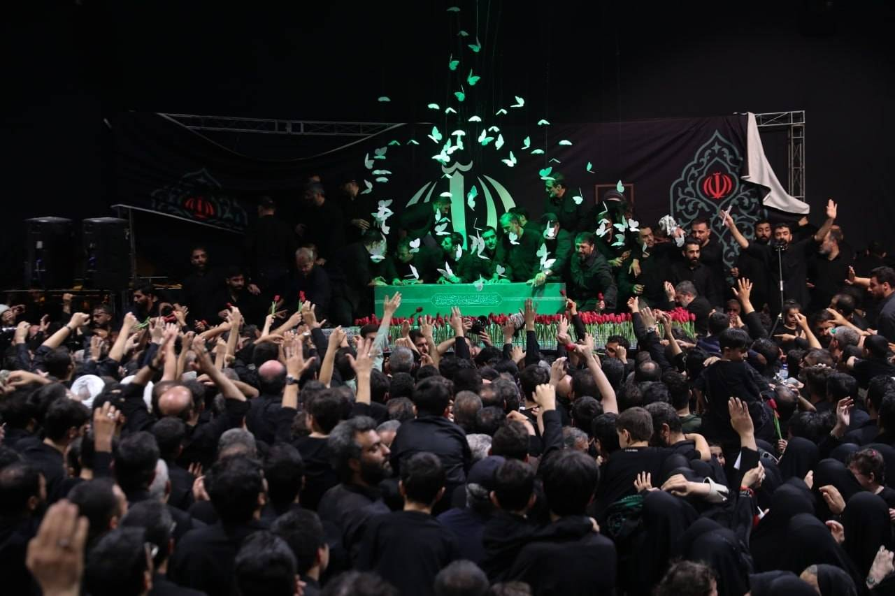 مراسم وداع با رهبر شهید، زودتر از زمان اعلامی آغاز شد
