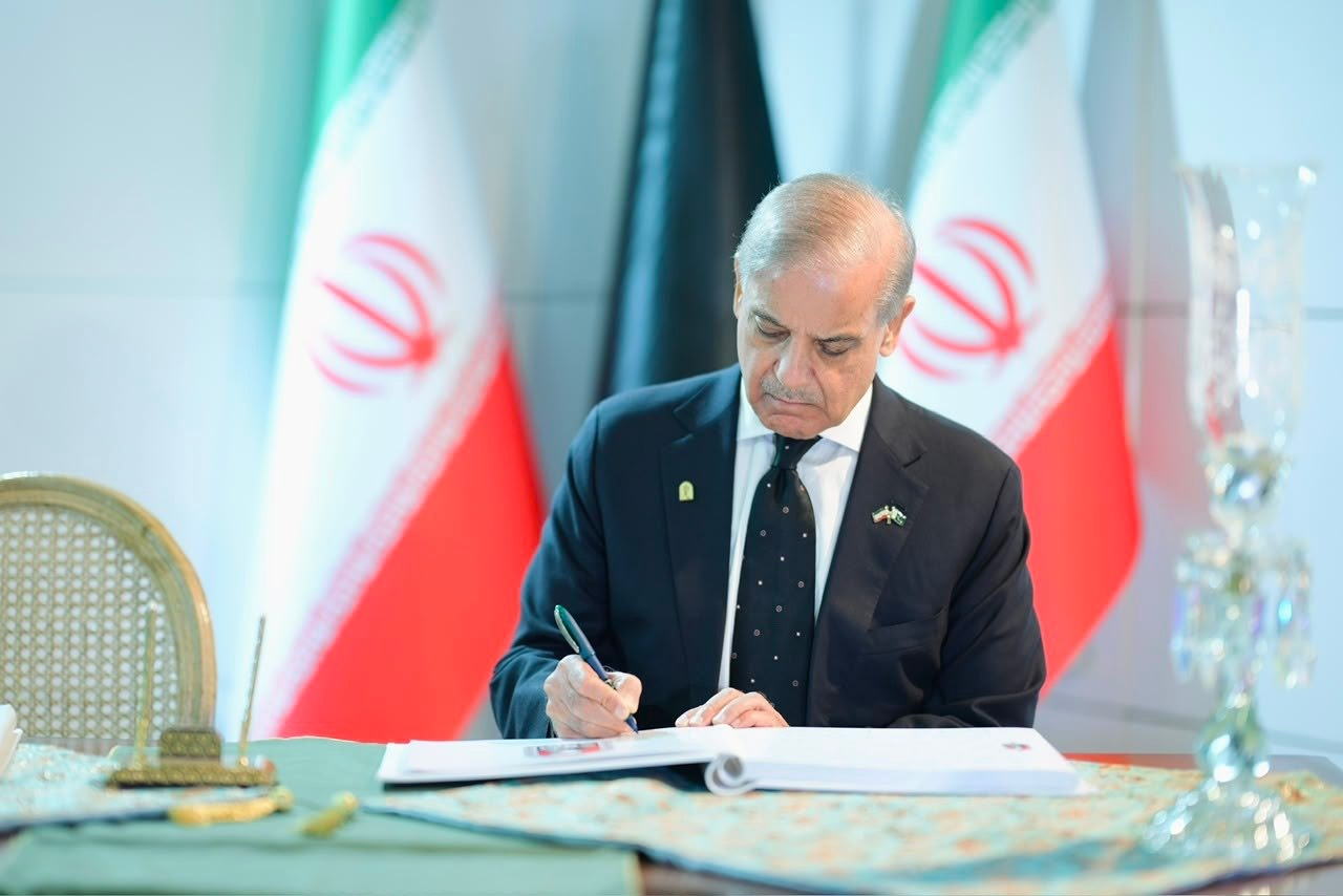 نخست وزیر پاکستان: همه ما در کنار رهبری و ملت ایران هستیم+فیلم