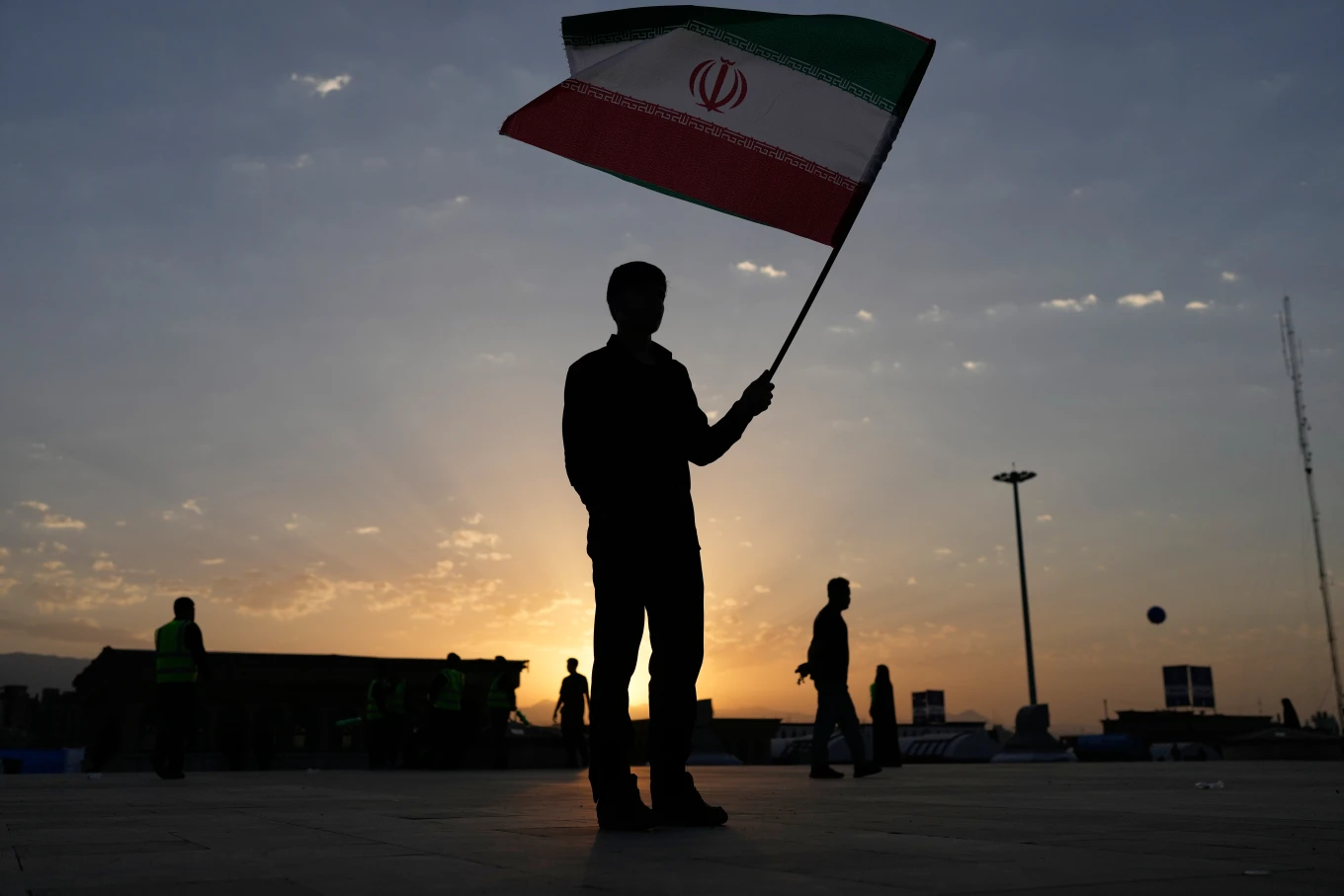 روایت تصویری خبرگزاری آسوشیتدپرس از مراسم بدرقه آقای شهید