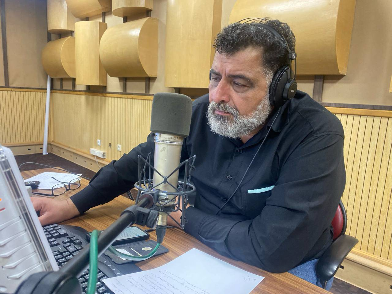 صدای لرزانِ یک ملت در وداع با تکیهگاهش خواهم بود/ مواجههای سخت با حقیقت فقدان