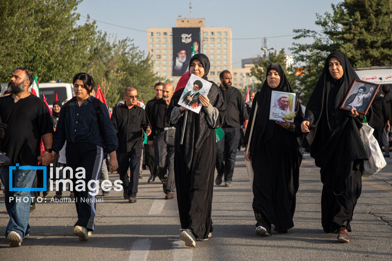 بدرقه آقای شهید ایران/ رهبری که مکتب بود و آرمانش را زیست