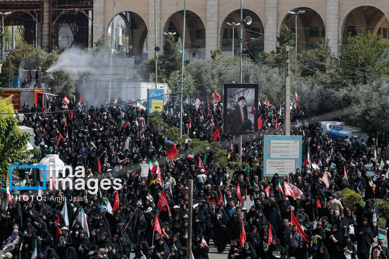 بدرقه آقای شهید ایران/ رهبری که مکتب بود و آرمانش را زیست