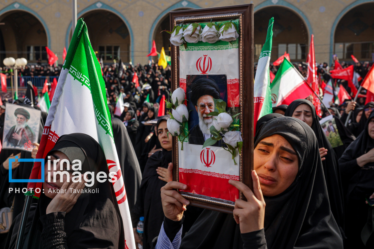 مصلی تهران، وداع با آقای شهید و پرچمی که هیچگاه زمین نمیماند