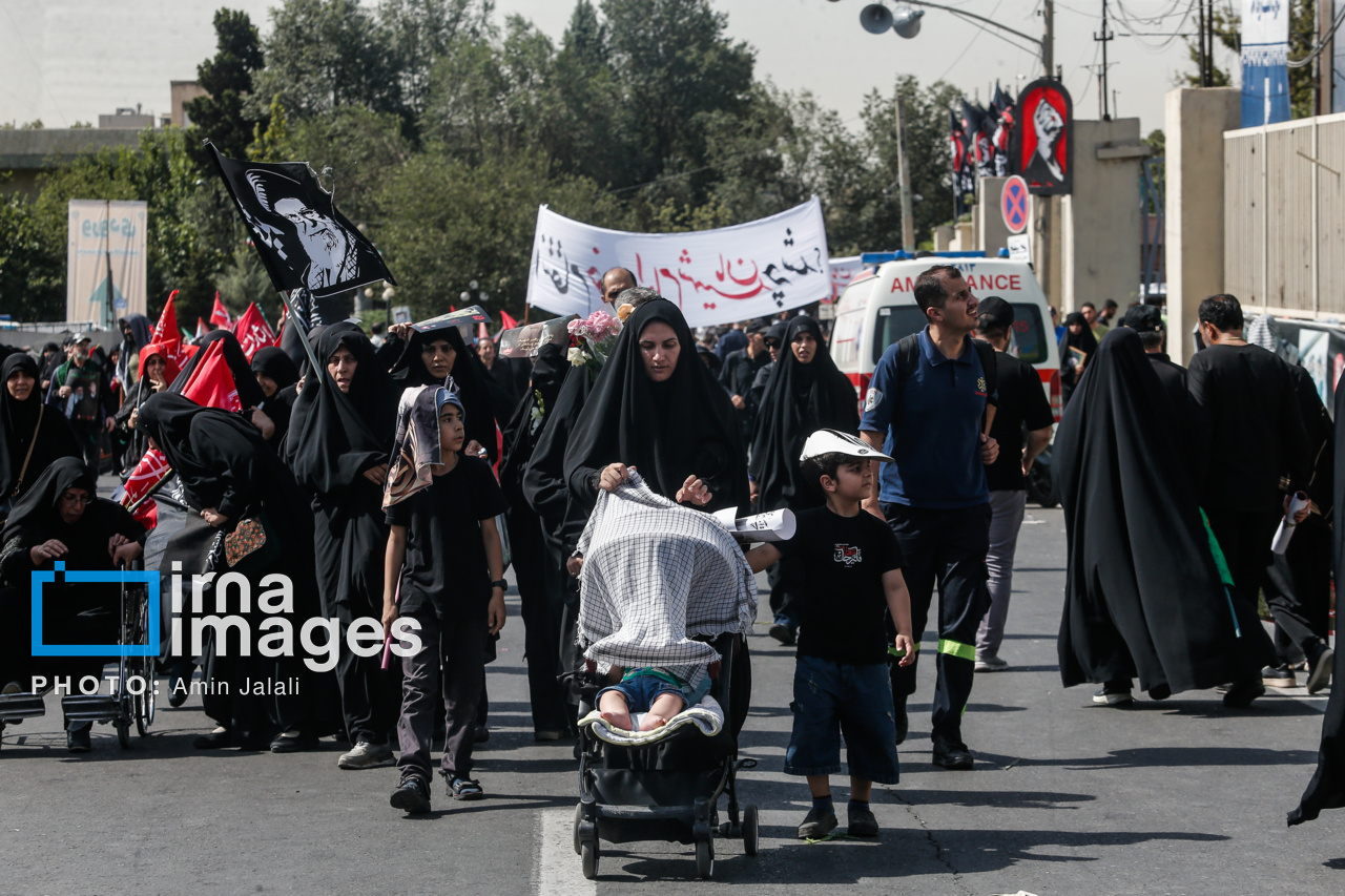 مصلی تهران، وداع با آقای شهید و پرچمی که هیچگاه زمین نمیماند