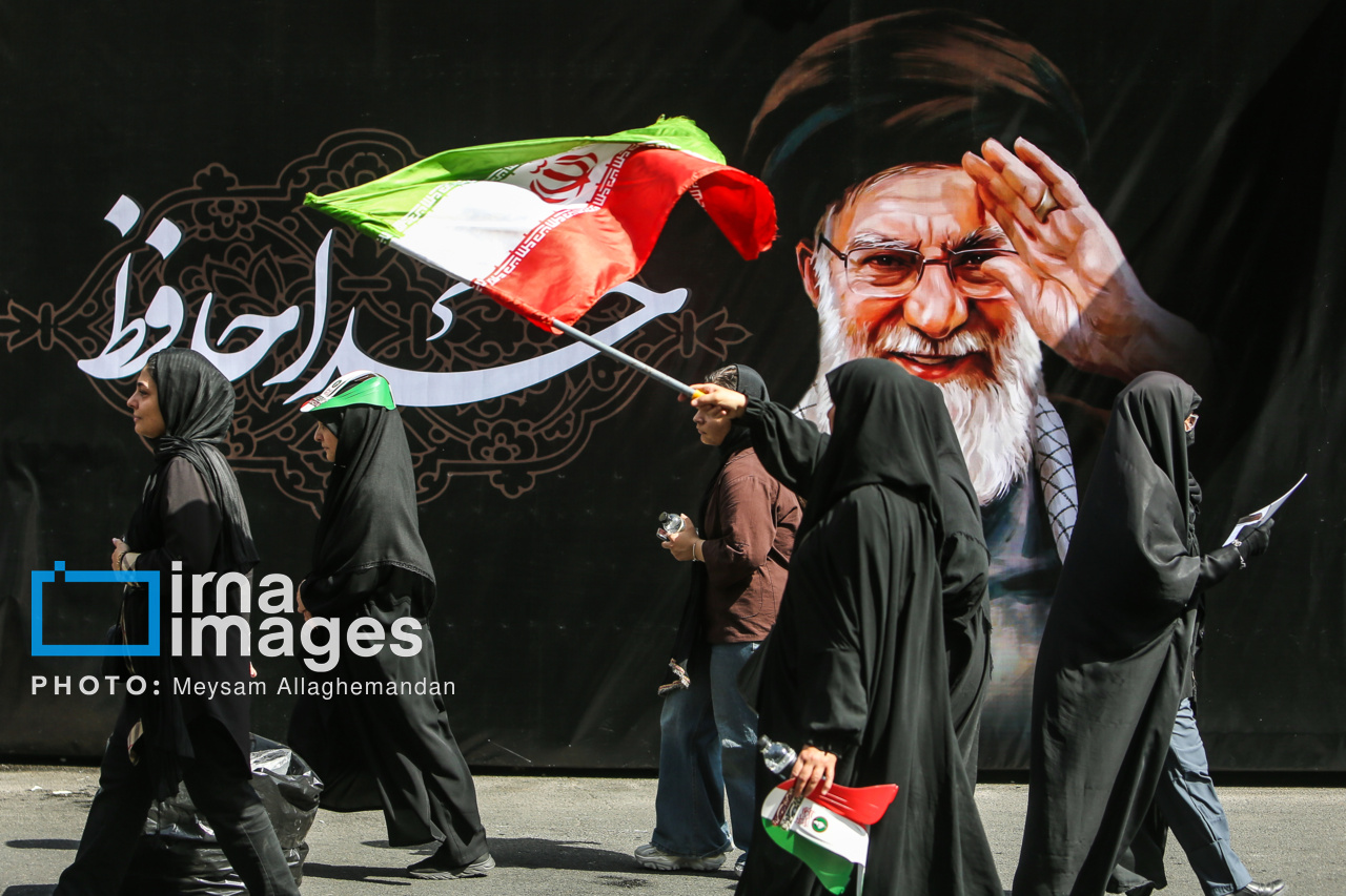 مصلی تهران، وداع با آقای شهید و پرچمی که هیچگاه زمین نمیماند
