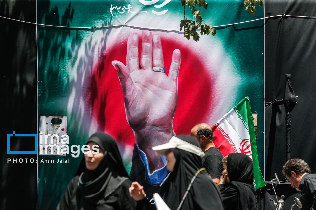 مصلی تهران، وداع با آقای شهید و پرچمی که هیچگاه زمین نمیماند