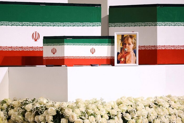 ۱۰ نکته هندوستان تایمز از مراسم تشییع رهبر شهید/نمایش وحدت