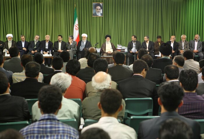 پیشکسوت شعر آیینی: شعر و ادبیات ایران بزرگ ترین حامی خود را از دست داد