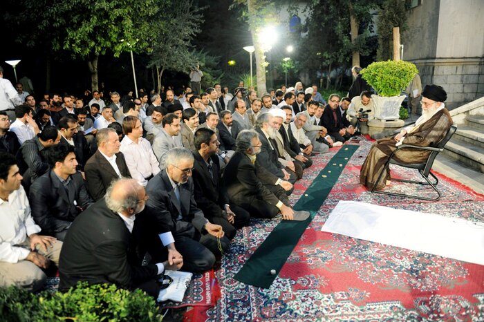 پیشکسوت شعر آیینی: شعر و ادبیات ایران بزرگ ترین حامی خود را از دست داد