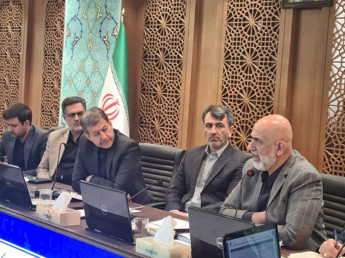 استاندار اصفهان بر ضرورت رفع موانع تولید و کاهش تشریفات اداری با «میز خدمت» تاکید کرد