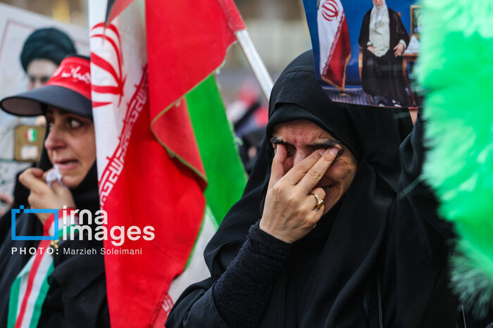 تشییع باشکوه رهبر شهید در میان سیل اشک حضور بی سابقه مردم