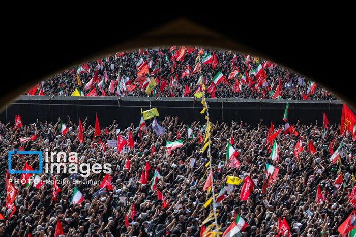 بدرقه آقای شهید ایران/ پرچم عدالت طلبی، عزت و استقلال خواهیت را زمین نمیگذاریم