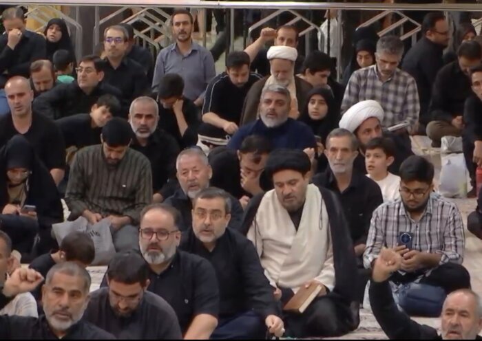 رهبر شهید مسئولان را به خودسازی و سادهزیستی دعوت میکرد