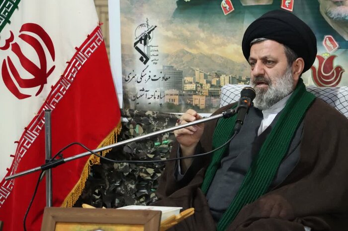 مردی که در برابر استکبار خم نشد