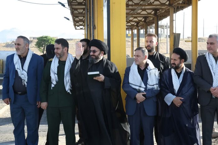 ثبت حماسهای ماندگار از بغض سنگین یک ایران در مصلای تهران